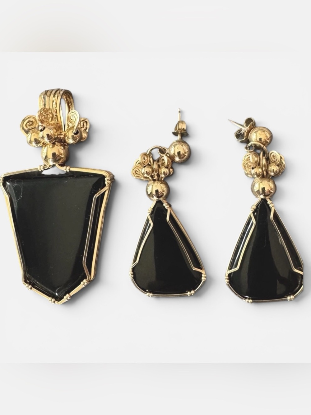 Vintage Artisan Black Agate Pendant Earring Set Gold Tone Jewelry